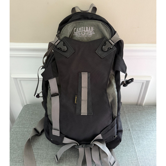 CamelBak Backpack Menace Ski Pack With Bladder And Hose Snowboard Hydration - Picture 1 of 6